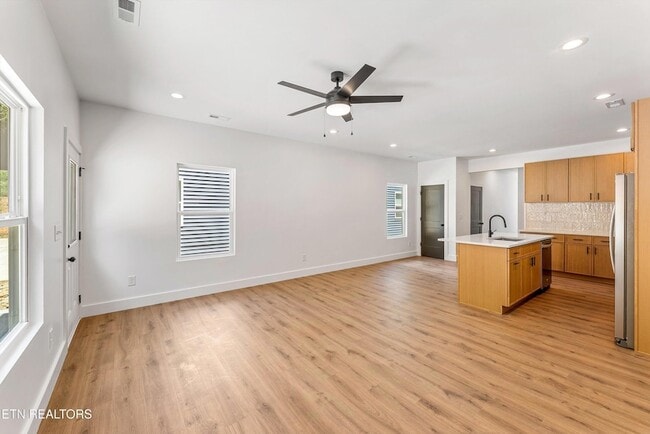 Building Photo - 3425 Garden Dr