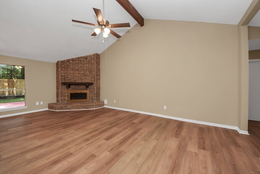 Building Photo - 15 Brentwood Oaks Ct