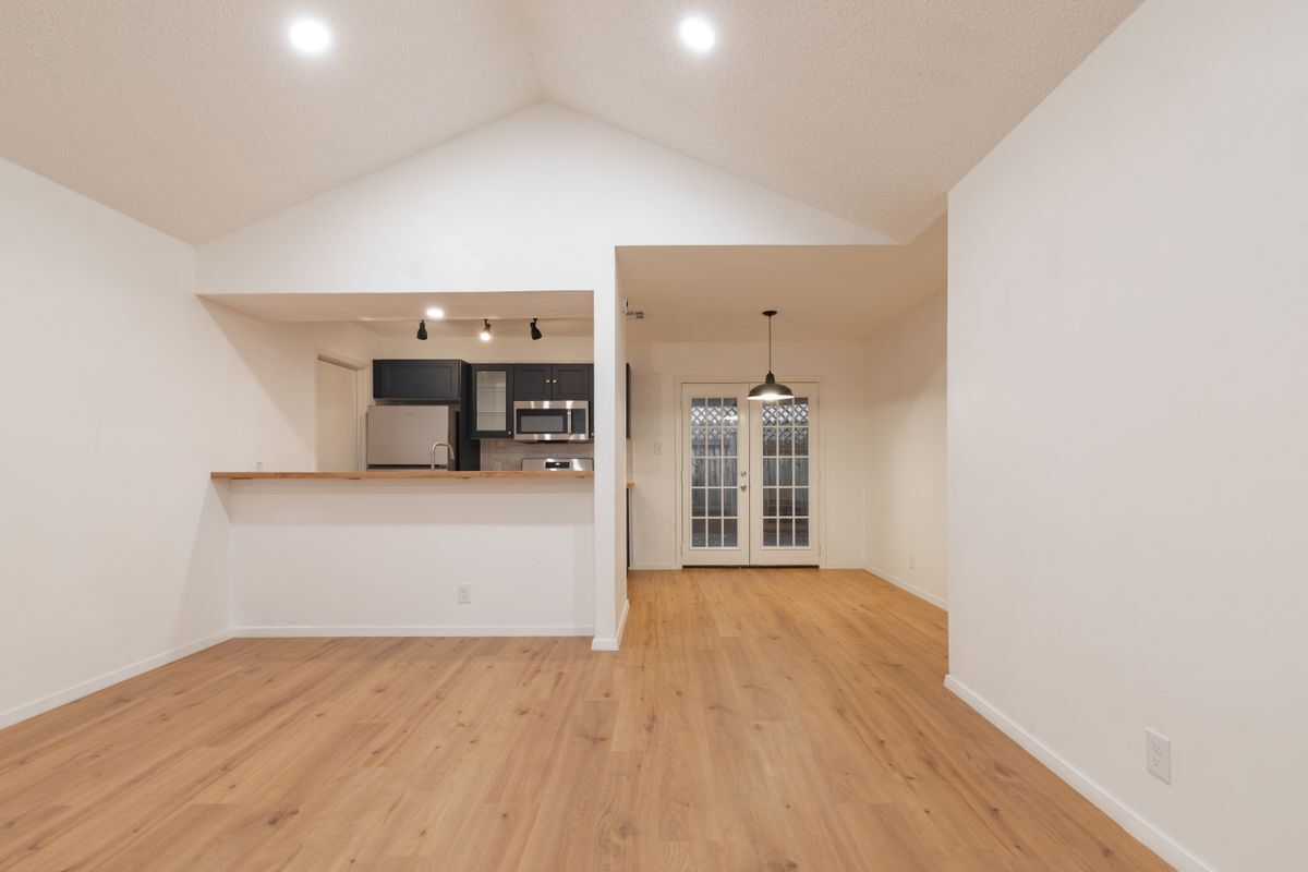 Building Photo - 100 Nicole Cove