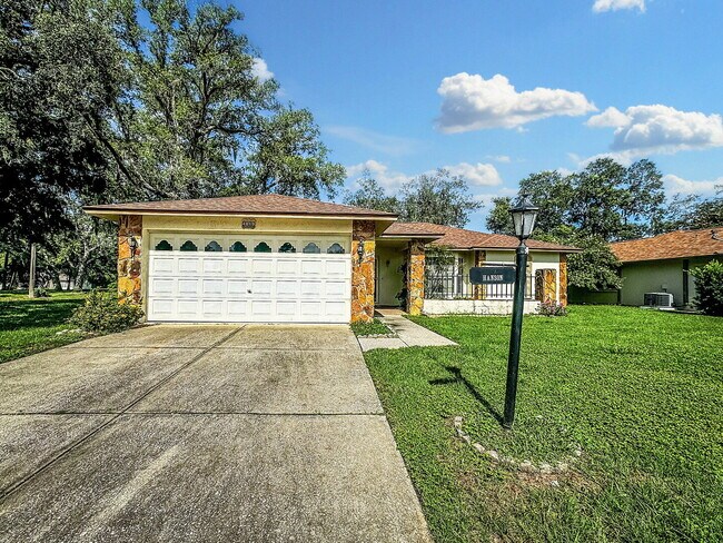 Building Photo - "Charming 2-Bedroom Oasis with 2 Full Bath...