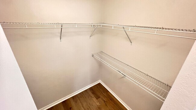 Building Photo - Unlock Your Perfect Winter Park Retreat: F...