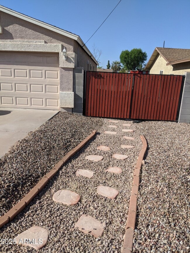 Building Photo - 2536 E McArthur Dr