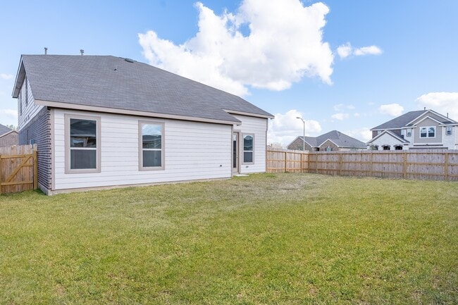 Building Photo - 6120 Whitewing Rd