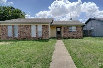 Building Photo - 202 Pine Meadow Dr