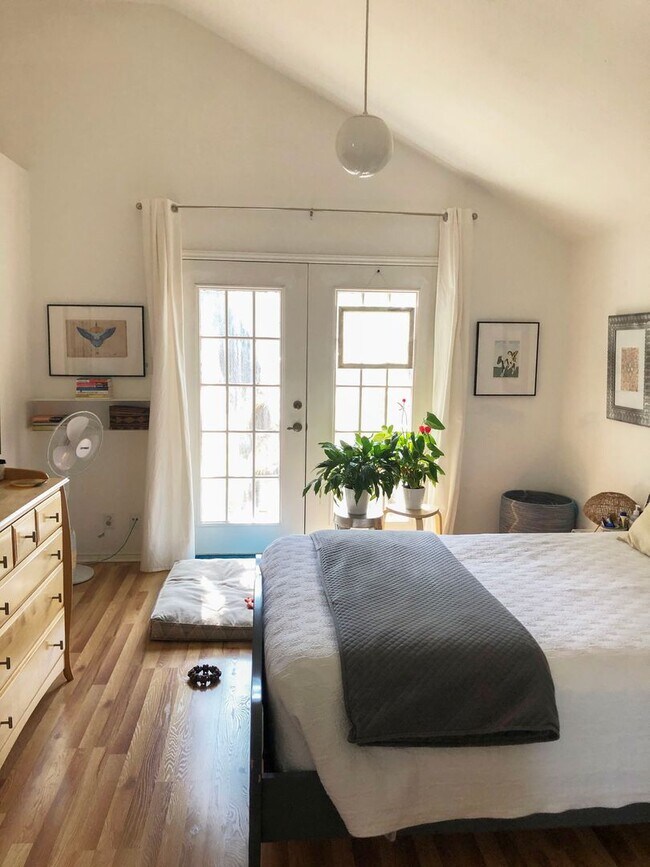 Building Photo - 3-BEDROOM IN CASTLE HILLS FOREST