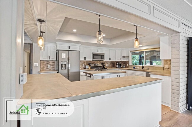 Building Photo - 3317 Riverside Dr