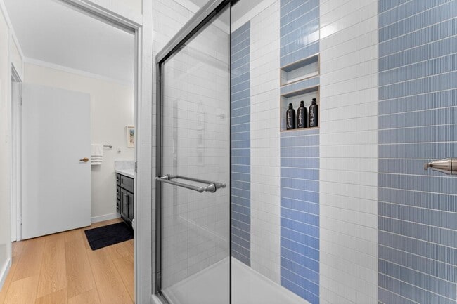 Building Photo - Remodeled Ground Floor Unit in Beachfront ...