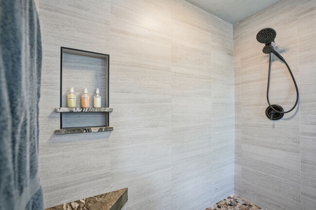 Building Photo - 13609 Heritage Way