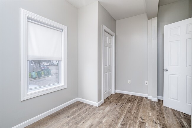 Building Photo - 176 Blossom St