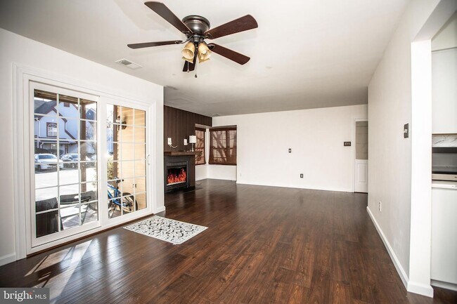 Building Photo - 297 Andover Pl