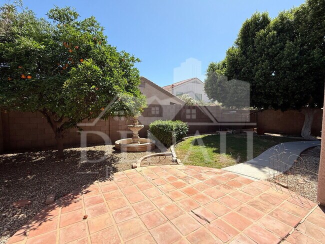 Building Photo - 923 E Monterey St