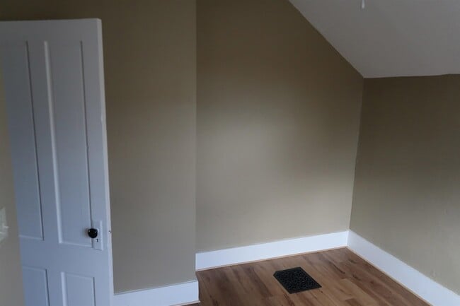 Building Photo - 5 Green St