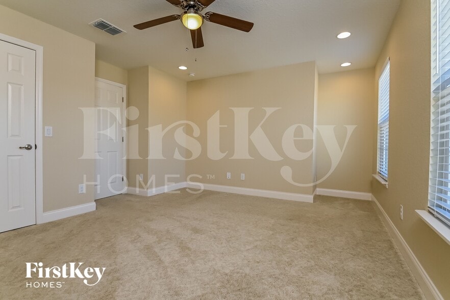 Building Photo - 201 Madalyn Ct