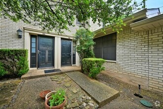 Building Photo - 8400 Jamestown Dr