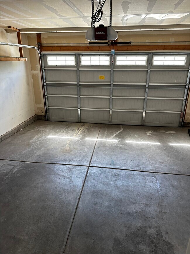 Building Photo - 103 E 700 N