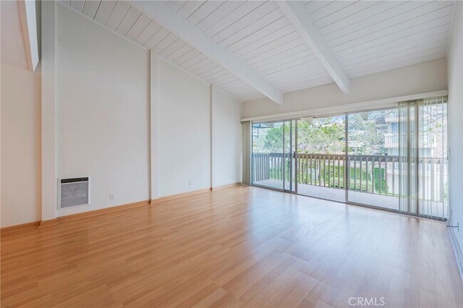 Building Photo - 6542 Ocean Crest Dr