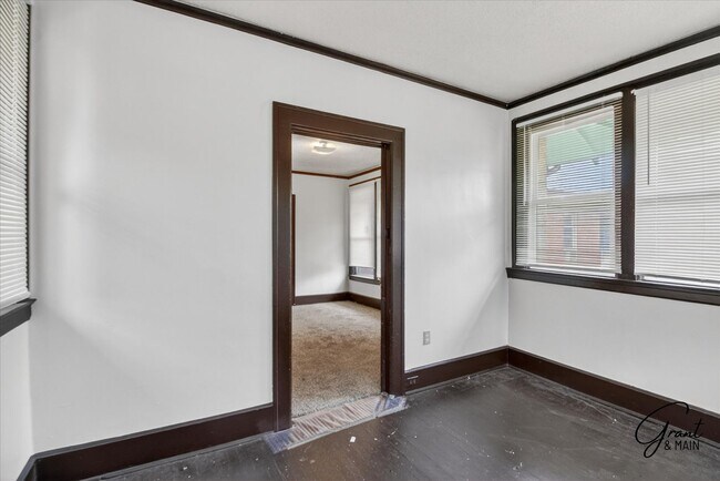 Building Photo - 58/60 Alger - FDR - T