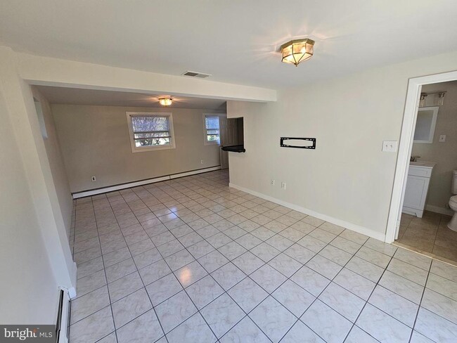 Building Photo - 14236 Caroline St