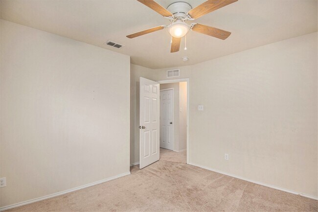 Building Photo - 304 Chert Ln