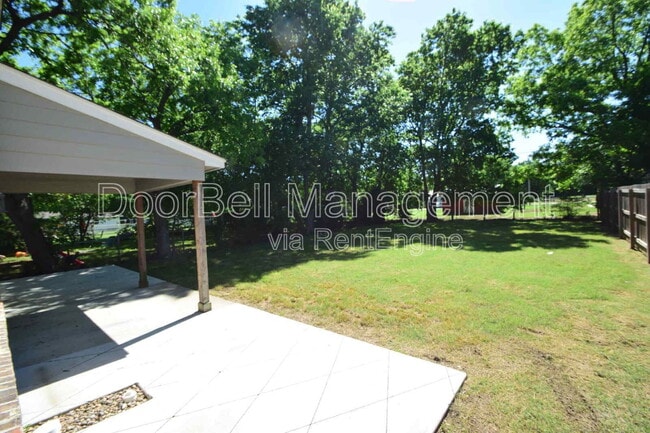Building Photo - 512 S Haynie St