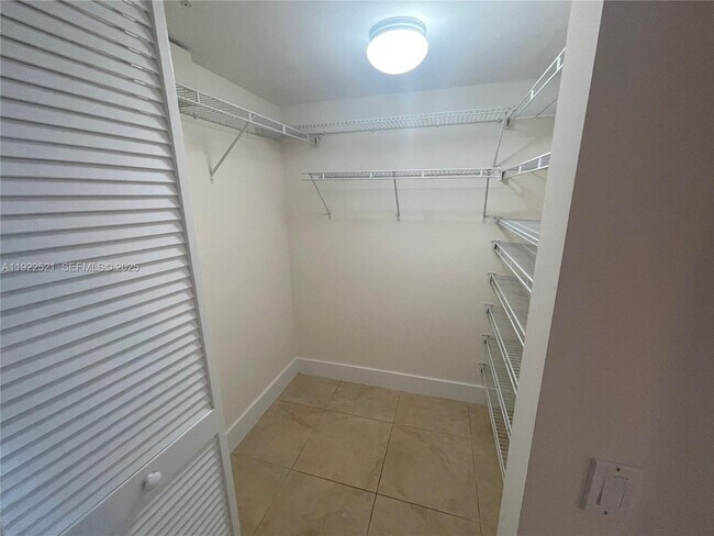 Building Photo - 41 SE 5th St