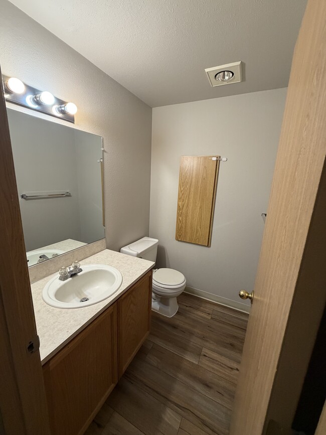 Building Photo - 810 SE 153rd Ave