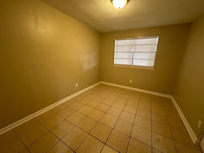 Building Photo - 977 Pope St