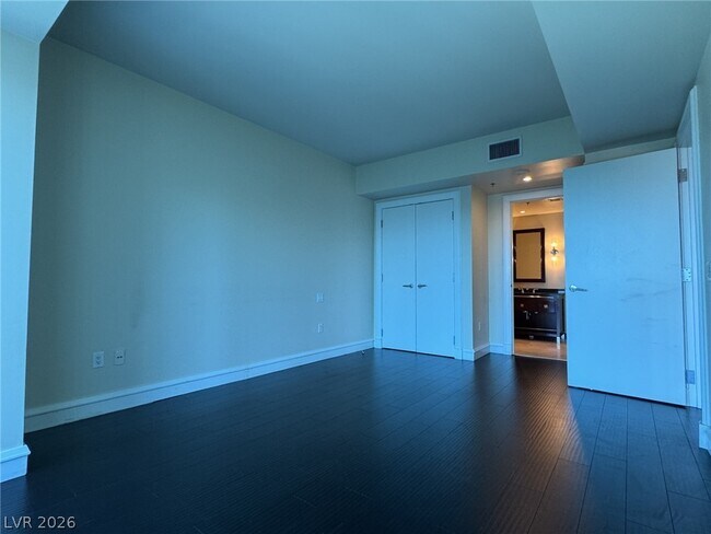 Building Photo - 2700 S Las Vegas Blvd