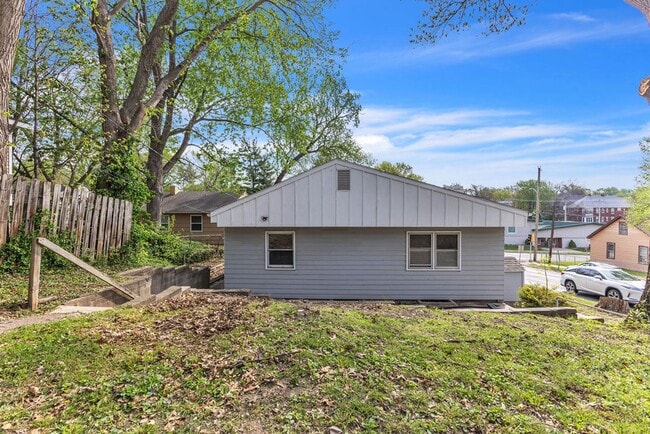 Building Photo - Renovated 4BR Home – Modern Finishes, Off-Street Parking