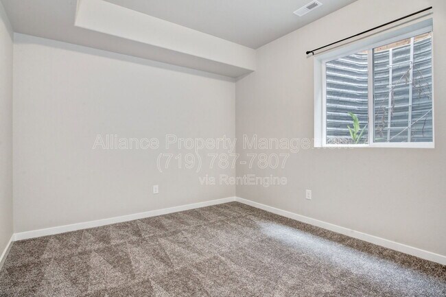 Building Photo - 2662 Shawnee Dr