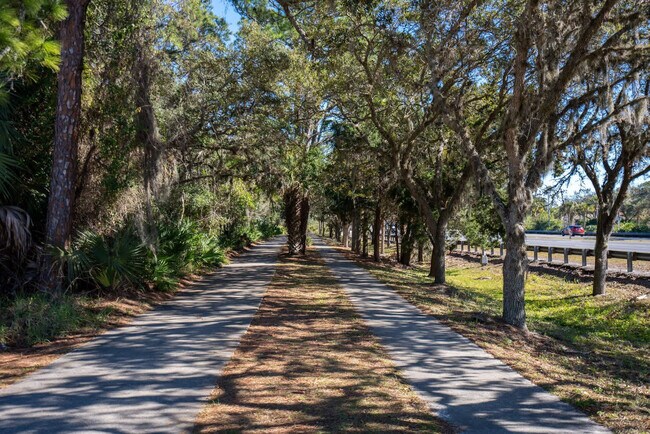 Building Photo - 3 Cherokee Ct W