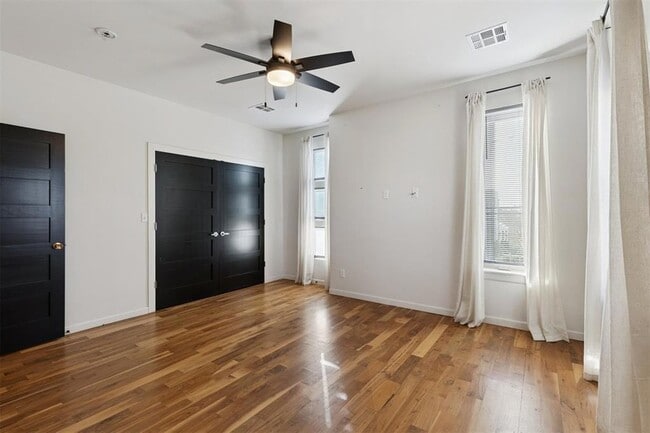 Building Photo - 1008 N Francis Ave