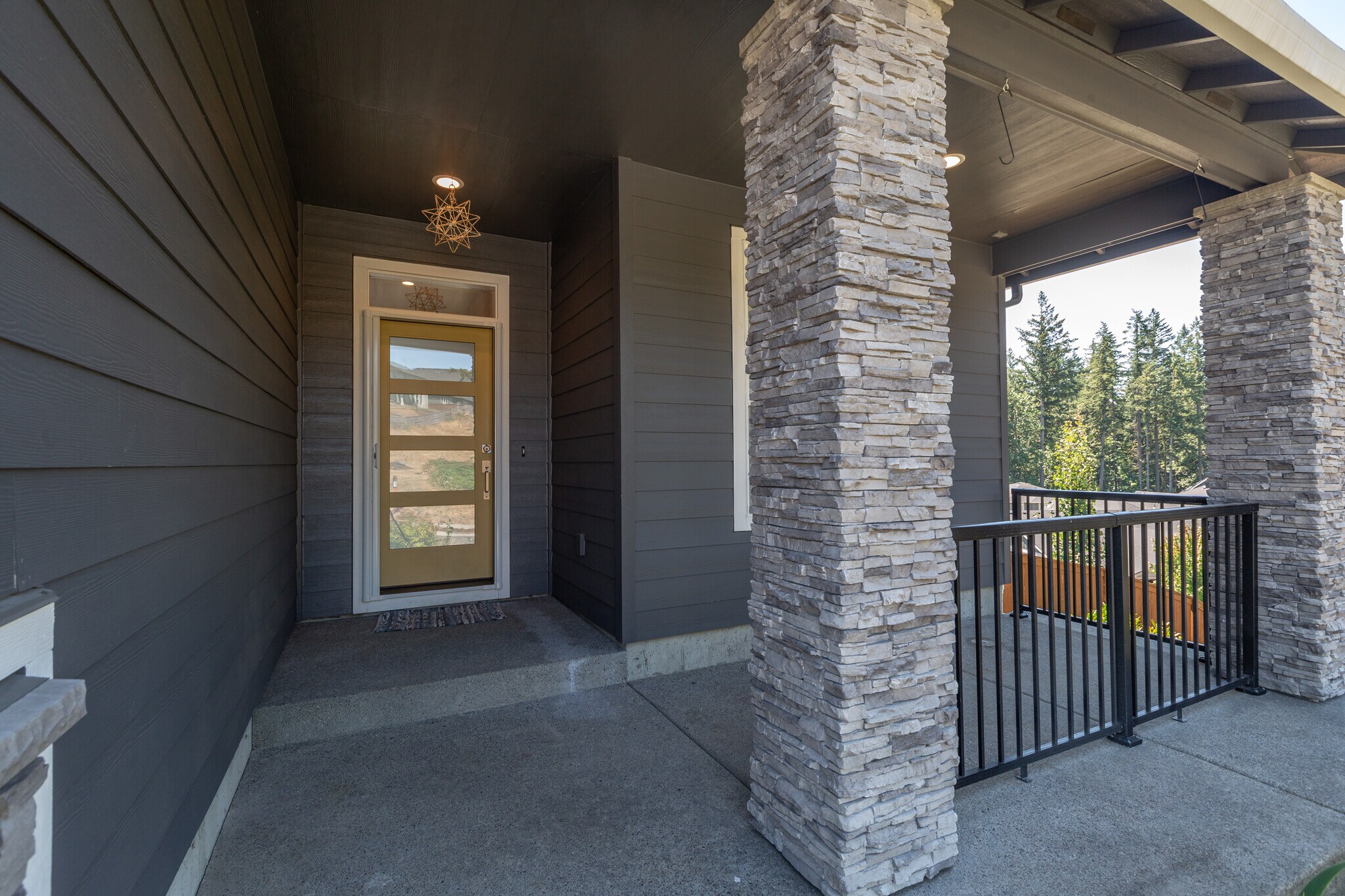 CVD Porch - 3352 NE Spruce Dr