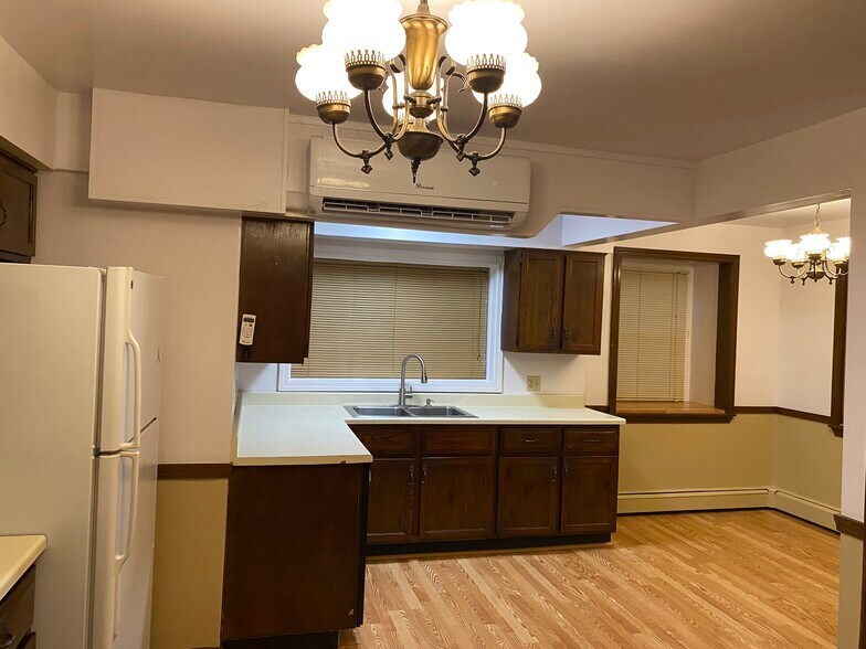 Building Photo - 1425 Manville Rd