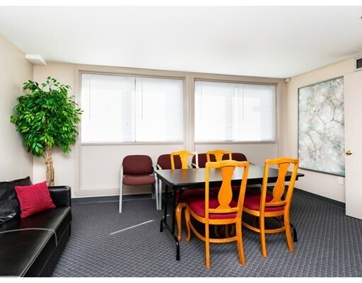 Building Photo - 1933 Commonwealth Ave