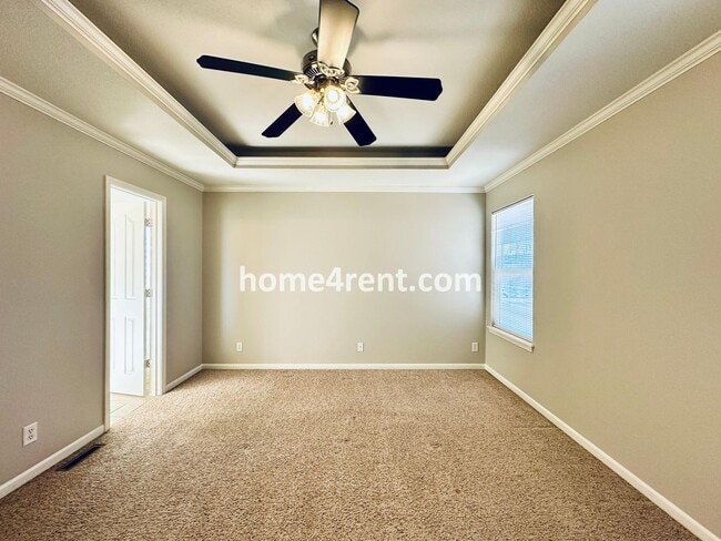 Building Photo - Spacious Four Bedroom Northland Home with a Finished Basement, 3 car garage and Fenced Yard!