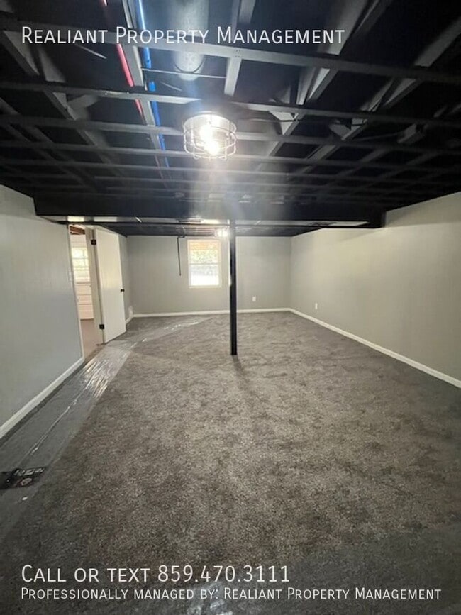 Building Photo - 501 Hickory Hill Dr