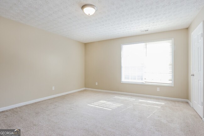 Building Photo - 3909 Riverside Pkwy