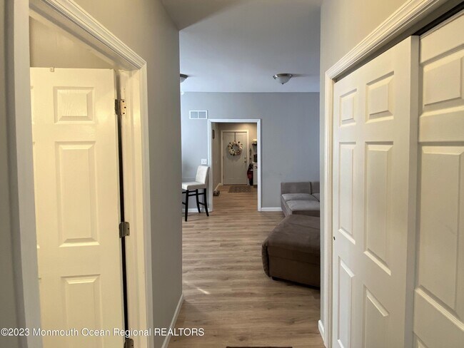 Building Photo - 809 16th Ave