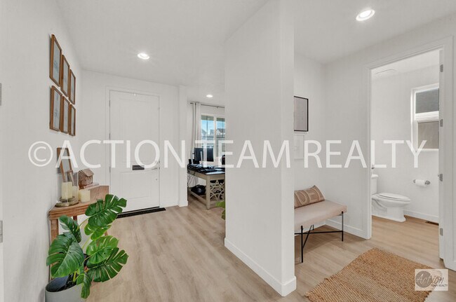 Building Photo - Single Family Home in Bluffdale!