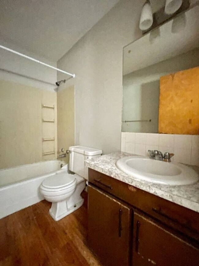 Building Photo - m1071