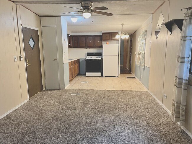 Building Photo - 1360 E Commercial St