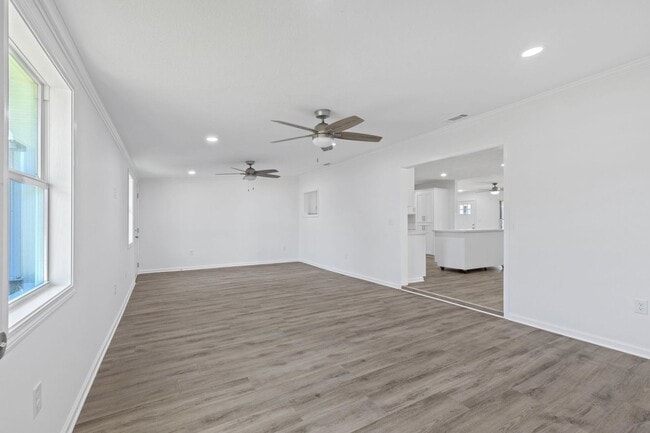 Building Photo - Updated 4/2 in Sulphur!