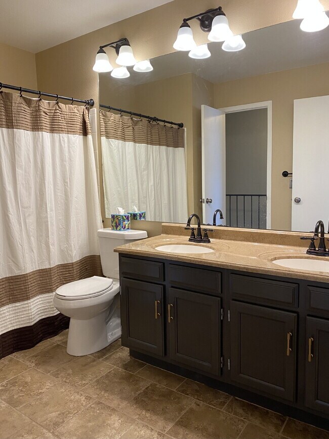 Building Photo - PENDING APPLICATION. **Move in Specials, $$ off rent!* *Beautifully remodeled townhome near Cherr...