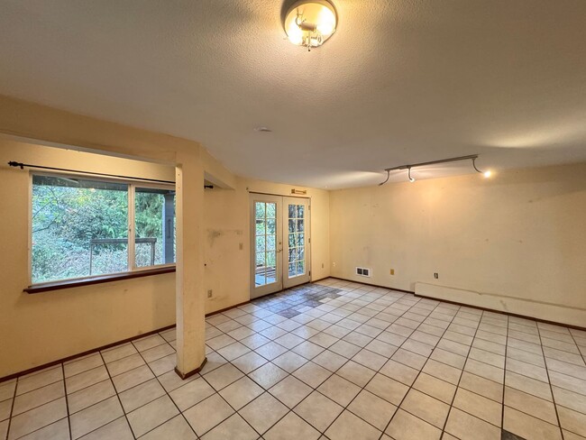 Building Photo - Beautiful Wedgwood Home with Flexible Living + 2nd Kitchen