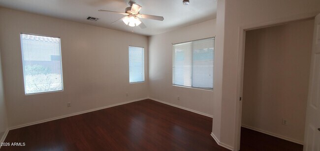 Building Photo - 4043 S Vineyard Ave