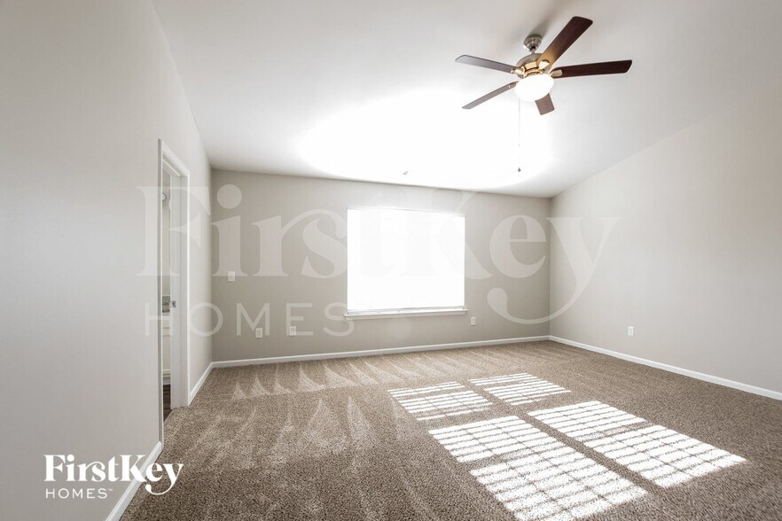 Building Photo - 4018 Shadow Pines Cir