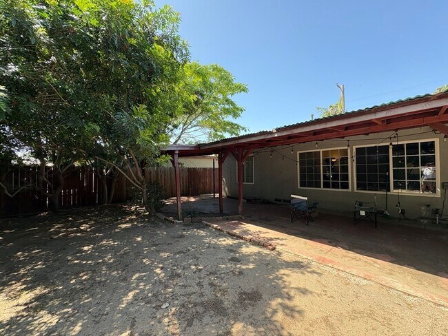 Building Photo - Spacious 4BR Canyon-View Home Near SDSU