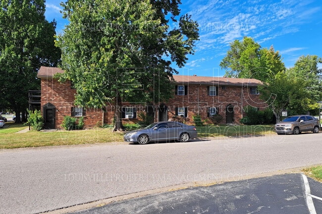 Primary Photo - 1202 E Walford Dr