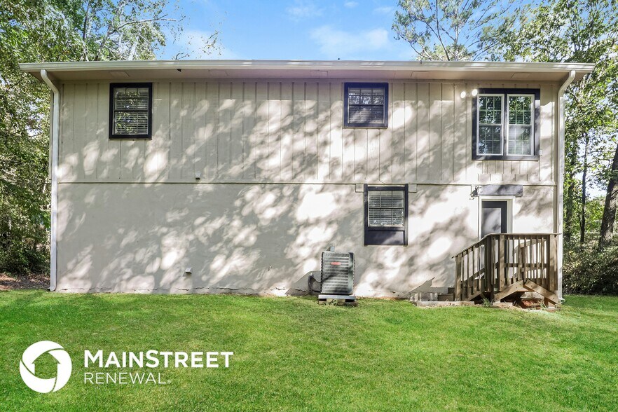 Building Photo - 140 Hunt Ridge Dr